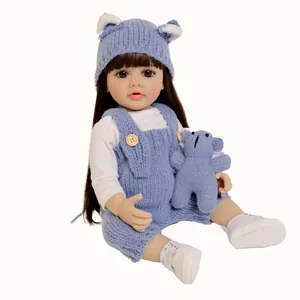 Poupée Reborn Betty de 55cm réaliste avec tenue tricotée bleue et accessoire ours en peluche