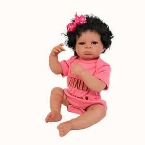 Poupée bébé reborn noire réaliste de 50cm avec cheveux bouclés et body rose