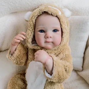 Bambola Reborn Realistica in Vinile Dipinto a Mano Neonato Maschio Femmina Con Tutina da Orso Marrone Regalo di Compleanno di Natale per Bambini