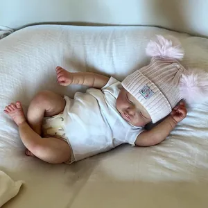 Poupée Reborn 18 pouces réaliste endormie avec peau détaillée et bonnet rose