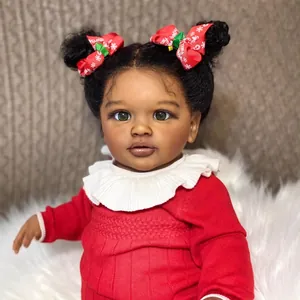 Muñeca Reborn realista de 26 pulgadas con piel oscura y jersey rojo festivo con lazos
