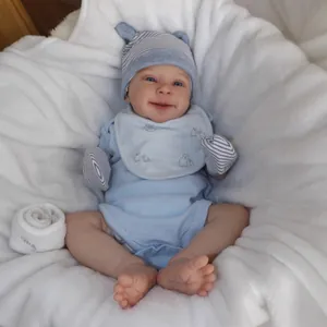 Poupée Reborn Réaliste Nouveau-né Souriant Avec Ensemble Vêtements Bleus Bonnet Bavoir Fait Main Vinyle Corps en Tissu Cadeau