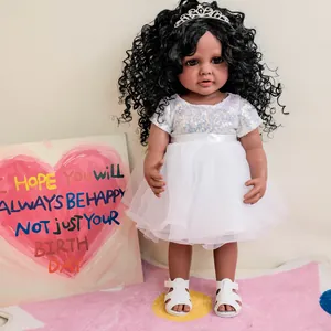 Poupée Bébé Reborn Réaliste Peau Foncée Cheveux Bouclés Robe de Princesse à Paillettes Blanches Couronne Corps en Silicone Cadeau