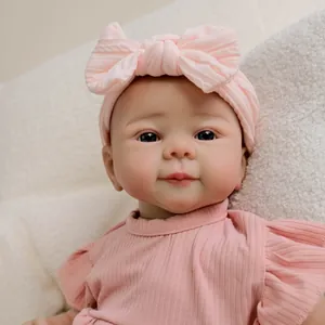 Poupée réaliste Julietta de 19 pouces en tenue rose à manches volantées avec bandeau