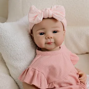 Poupée Reborn Julietta 19 pouces réaliste avec tenue rayée rose et bandeau assorti