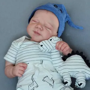 Bambola reborn realistica da 18 pollici che dorme con tutina a tema dinosauro