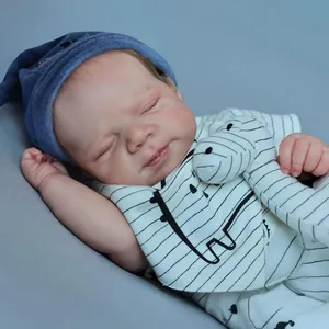 Bambola Reborn Realistica Neonato Che Dorme Corpo in Tessuto Vinile Morbido Con Vestito a Righe Cappello Peluche Regalo Bambini