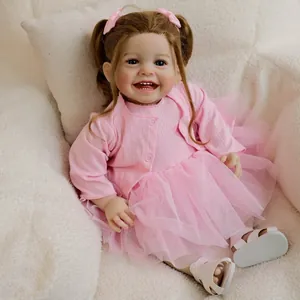 Realistische Reborn Babypuppe Lächelndes Mädchen Handgewurzeltes Haar Stoffkörper Rosa Strickjacke Netzrock Sandalen Für Kinder