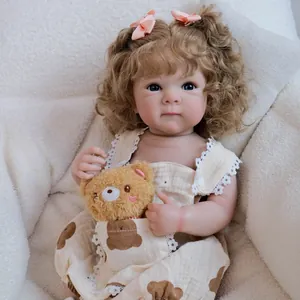 Bambola Reborn realistica da 45 cm con ricci biondi e pagliaccetto con orsetto