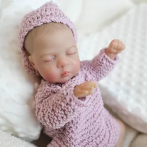 Poupée nouveau-né réaliste de 10 pouces portant un ensemble et un bonnet en tricot