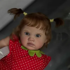 Realistische 21 Zoll Reborn Puppe mit braunen Zöpfen in einem roten Punktkleid