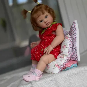Realistische Reborn-Puppe Mit Rotem Erdbeer-Punktmuster-Kleid Vinyl-Gliedmaßen Und Stoffkörper Weiche Lebensechte Neugeborenen-Puppe Für Kinder Geburtstagsgeschenk