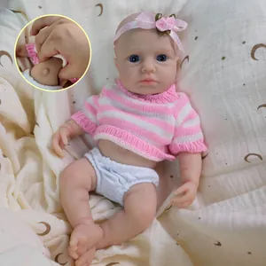 Bambola Reborn in Silicone Pieno Realistica Simulazione Neonato Giocattolo Con Maglione a Righe Rosa Fascia per Capelli a Fiori per Bambini Regalo di Natale