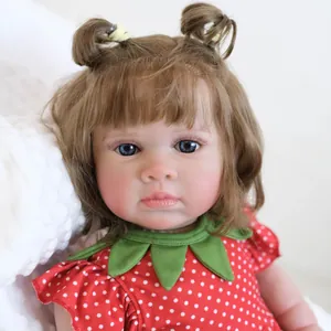 21-Zoll lebensechte Reborn-Babypuppe mit Locken und rotem Outfit im Erdbeeren-Stil