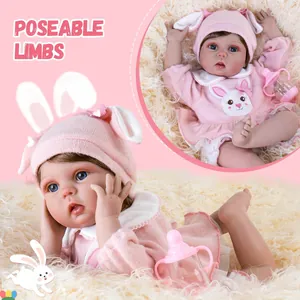 Poupée reborn de 22 pouces avec tenue de lapin rose et membres articulés sur peluche