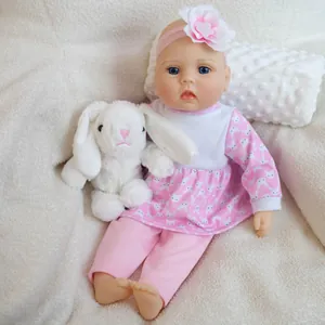 Poupée bébé Reborn réaliste de 16 pouces avec tenue florale rose et lapin en peluche blanc
