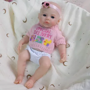 Realistische 12-Zoll Reborn Babypuppe im rosa Strickpullover mit Stickerei für Kinder