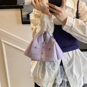 Borsa a tracolla alla moda color lavanda a forma di giacca con catena e bottoni decorativi
