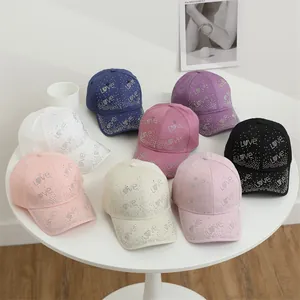 Plusieurs couleurs de casquettes de baseball pour femmes avec motifs LOVE en strass