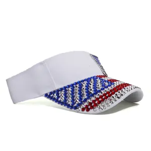 Witte zonneklep met fonkelend Amerikaans vlagpatroon van rode witte en blauwe strass