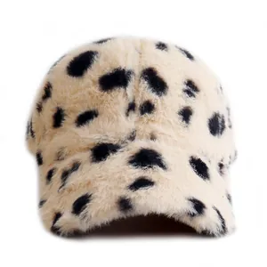 Casquette de baseball léopard en peluche beige douce pour la chaleur et le style d'hiver