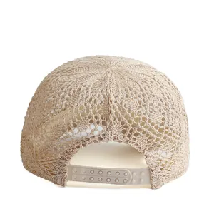 Berretto da baseball in pizzo beige da donna con rete traspirante e chiusura regolabile