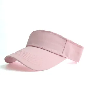 Détail de la visière pare-soleil en coton rose avec bord large et coutures renforcées