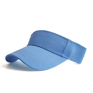 Détail d'une visière pare-soleil bleu ciel en coton avec coutures soignées