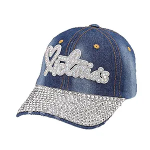Berretto da baseball in denim blu con lettere Victoria in strass e visiera scintillante