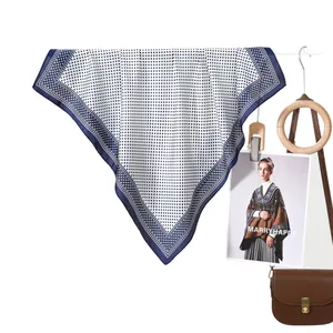 Eleganter weißer Seidenschal mit dunkelblauem Polka-Dot-Muster und klassischem breitem Rand