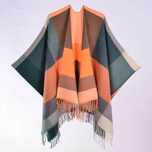 Châle en tricot à carreaux pour femme avec franges en orange vert et gris hiver