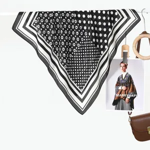 Foulard Quadrato in Satin Elegante da Donna Stile Francese con Stampa a Pois e Lettere Piccolo Foulard Versatile Accessori Moda