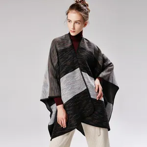 Chique oversized gebreide poncho sjaal met dikke regenboogstrepen en open voorkant model