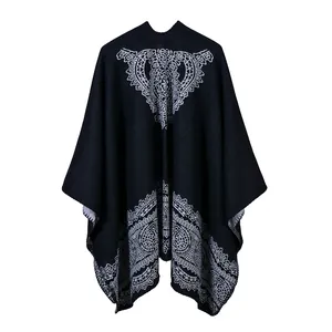 Châle cape noir classique pour femmes avec motif floral blanc sur fond blanc pur
