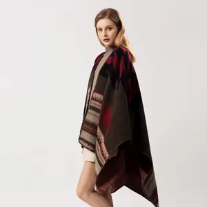 Châle poncho femme automne hiver avec motif ethnique élégant et franges modernes