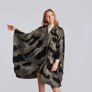 Cape poncho d'hiver élégante pour femme avec motif camouflage jacquard vert et noir