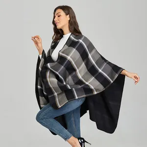 Klassischer Poncho-Umhang mit schwarz-grauem Karomuster aus weichem Kaschmir-Imitat