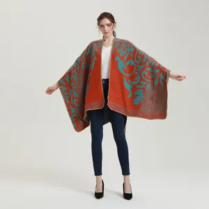 Grote damesgebreide sjaal met oranje en blauw retro-totempatroon voor herfst en winter