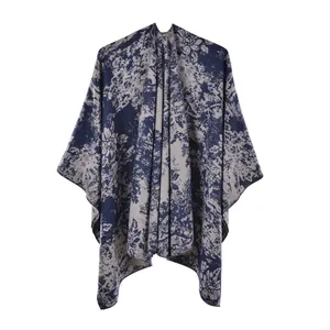 Châle en maille jacquard bleu marine et gris avec motifs de style ethnique rétro