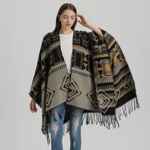 Poncho ethnique à motif géométrique avec longues franges pour femme voyage et camping