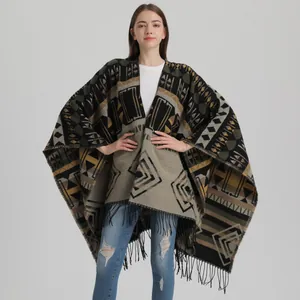 Châle en tricot de style ethnique avec motifs géométriques et franges pour femmes