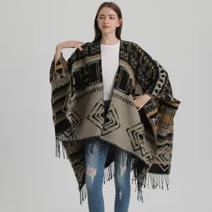 Poncho tricoté bohème à motifs géométriques et franges pour voyages en plein air