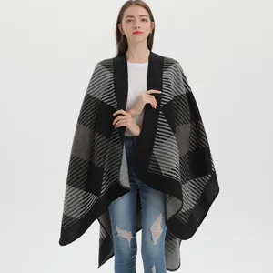 Châle poncho pour femme avec motif géométrique en blocs noir gris et blanc