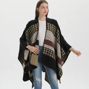 Cape poncho en maille à motif pied-de-poule et rayures rétro en noir et marron