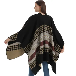Cape poncho rétro en tricot à rayures et pied-de-poule noir pour femmes élégantes