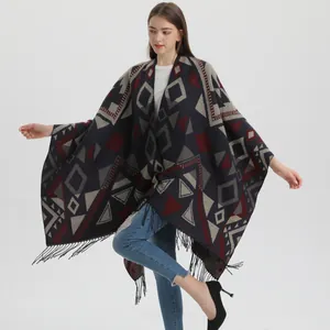 Poncho en tricot bohème à motifs géométriques et franges noires pour femme