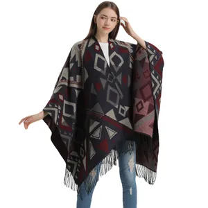 Poncho bohème en maille avec motifs géométriques et franges pour femmes