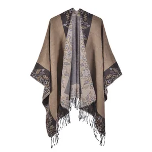 Poncho en maille marron pour femme avec motifs floraux vintage et franges