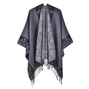 Poncho ouvert femme gris et anthracite avec jacquard floral et longues franges de style