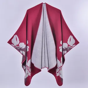 Châle poncho en imitation cachemire rouge et gris avec de grands motifs floraux élégants